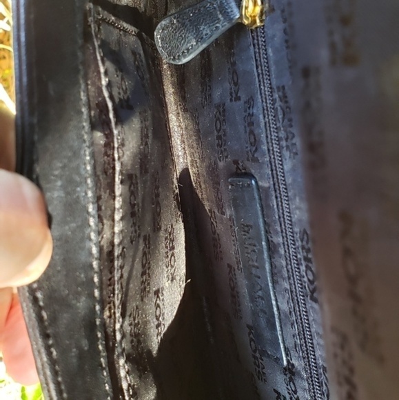 Michael Kors Oversized ID Chain Leather‎ Clutch, Bl - Picture 4 of 8